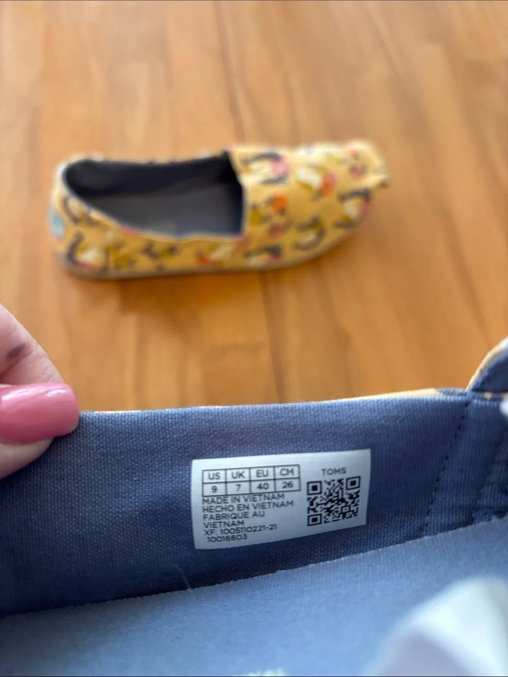 TOMS Alpargata Apricot Slip-On Shoes with Horseshoe Print ~ Women’s 9 ~